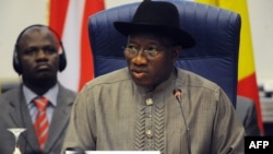 Shugaba Goodluck Jonathan na Najeriya yana jawabi wajen bude taron kungiyar ECOWAS a kan matakan sojan da za a dauka a Mali