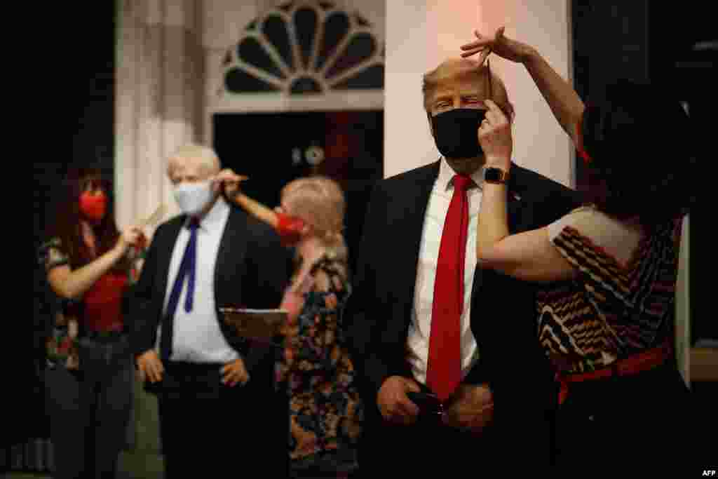 Artists put the finishing touches to wax figures of U.S. President Donald Trump and Britain's Prime Minister Boris Johnson as Madame Tussauds in Londres, England, prepares to reopen its doors to the public.