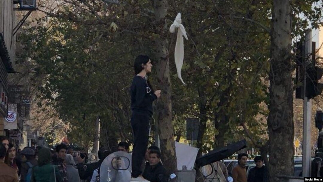 ویدا موحد، معروف به دختر خیابان انقلاب