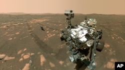美國“毅力號”探測車在火星表面進行試驗（2021年4月6日）