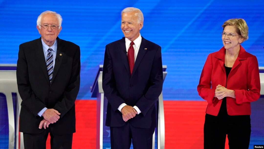 Senatori Berni Sanders, potpredsednik Džo Bajden i senatorka Elizabet Voren na početku demokratske debate u Hjustonu, 12. septembra 2020.