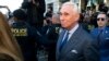 Juez federal rehúsa posponer sentencia de Roger Stone, aliado de Trump