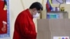 El presidente de Venezuela, Nicolás Maduro, vota en las elecciones para gobernadores estatales y alcaldes locales, en la base militar Fuerte Tiuna en Caracas, el 21 de noviembre de 2021.