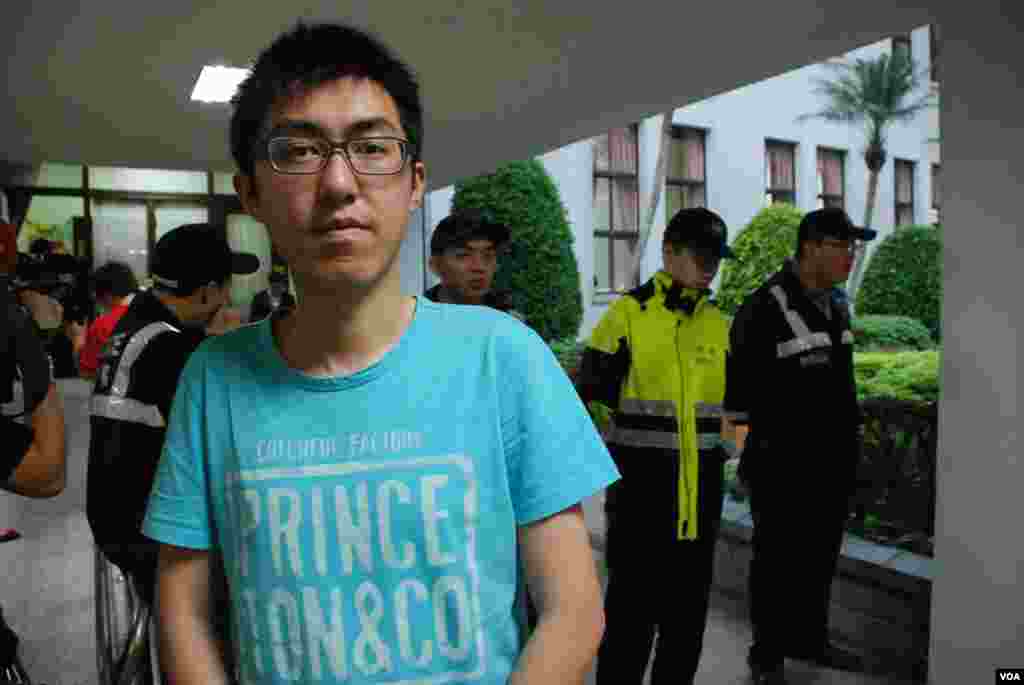 前香港學聯成員尤同學認為,香港應該成為第二個台灣令更多港人關心政治