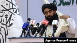 Juru bicara Taliban Zabihullah Mujahid memberikan keterangan pers di Kabul (foto: dok)