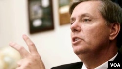 El senador republicano por Carolina del Sur, Lindsay Graham, apoyó el llamado a un gobierno interino.
