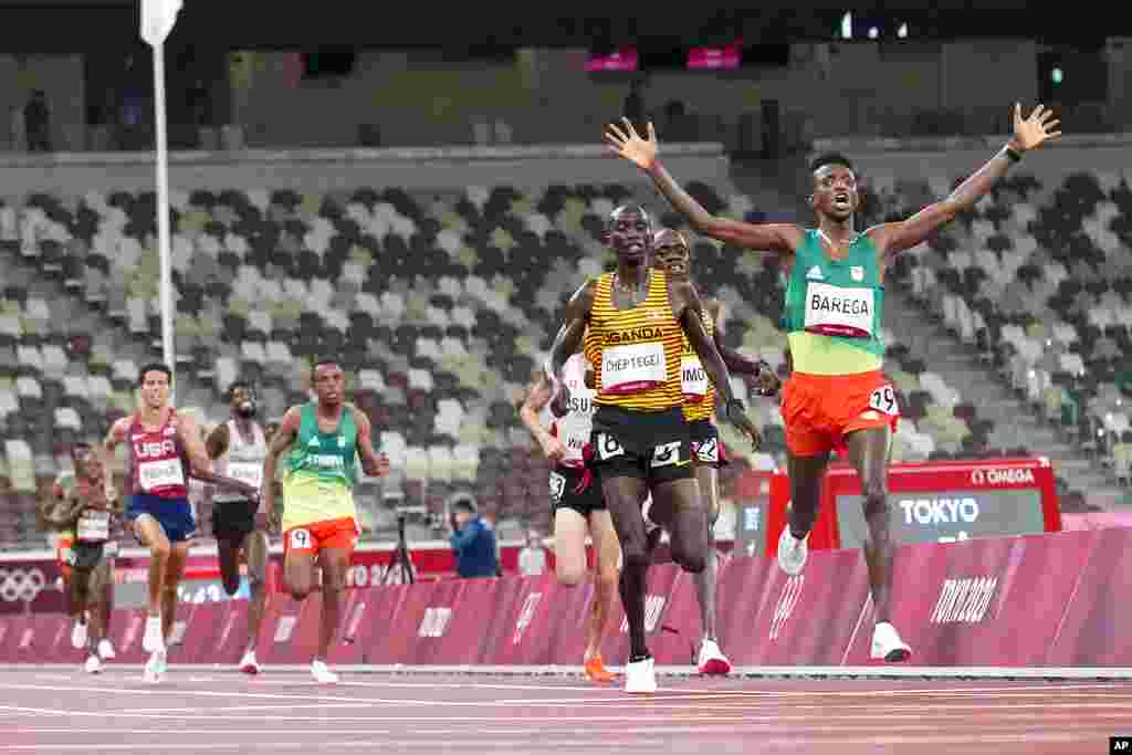 Selemon Barega, of Ethiopia, celebrates after winning the men's 10,000-meter run at the 2020 Summer Olympics, Friday, July 30, 2021, in Tokyo. (AP Photo/Petr David Josek)