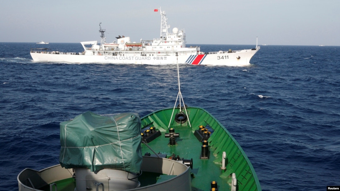 越南海軍陸戰隊艦船在南中國海拍攝的中國海警船。 （資料照片）