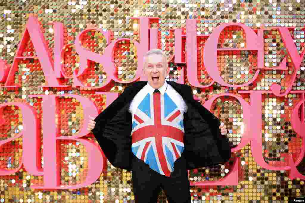 Jean Paul Gaultier tiba di pertunjukan perdana Absolutely Fabulous di Lapangan Leicester di London, Inggris, 29 Juni 2016.