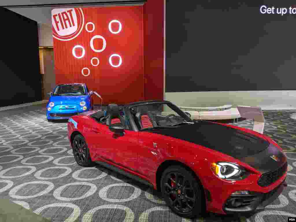 Otra italiana, Fiat, debutó con esta versión moderna de sus clásicos deportivos.