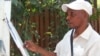 Artista angolano ganha vida desenhando retratos pelas ruas de Luanda