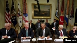 Tổng thống Obama cùng với các cựu ngoại trưởng Mỹ thảo luận về Hiệp định TPP tại Tòa Bạch Ốc, Washington, ngày 13/11/2015.