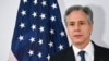 El secretario de Estado de EEUU, Antony Blinken, observa mientras recibe la Real Orden de la Estrella Polar antes del inicio de la 31ª Cumbre Ministerial de la Organización para la Seguridad y la Cooperación en Europa (OSCE), en Ta'Qali, Malta, el 5 de diciembre de 2024.