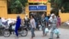 Hình minh họa. Bà con nghèo nhận quà từ thiện tại Chùa Liên Trì. Chùa nay đã bị giải tỏa san bằng.
