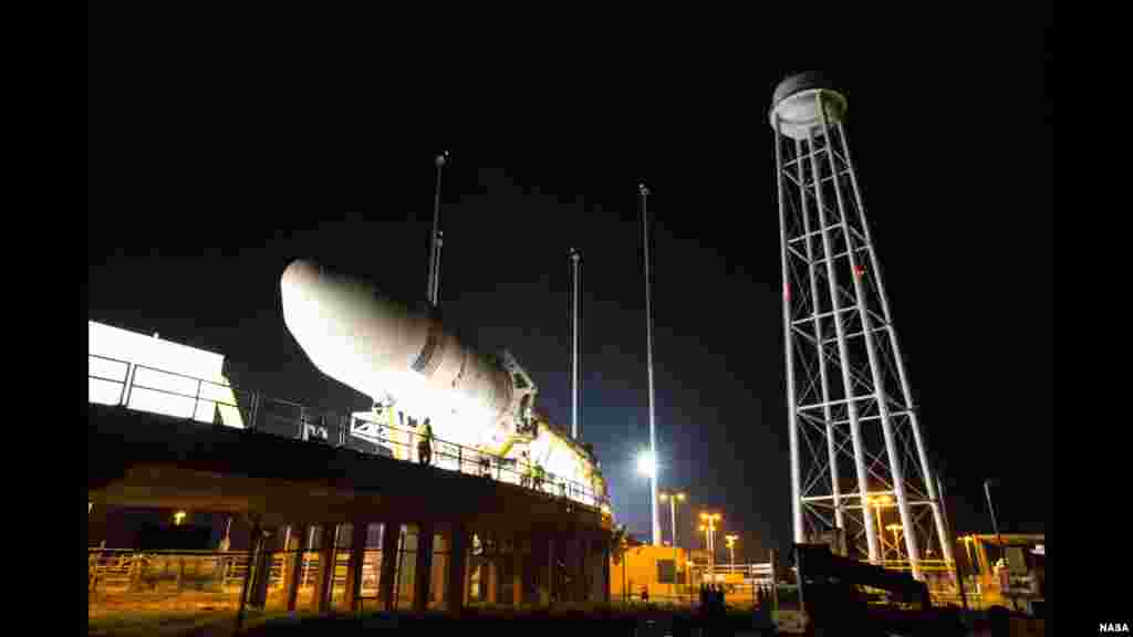 Korporasi Ilmu-ilmu Orbital Dulles, Virginia, Amerika, mengeluarkan roket Antares dan pesawat ruang angkasa Cygnus ke Landasan Luncur Angkasa 0A Kawasan Mid-Atlantik di Fasilitas Penerbangan Wallops milik NASA di Pulau Wallops, Virginia. Antares dijadwalkan untuk meluncurkan Cygnus pada tanggal 17 September dalam misi demonstrasi untuk memasok kembali kargo ke Stasiun Luar Angkasa Internasional.