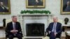El presidente Joe Biden en reunión sobre el límite de la deuda con el presidente de la Cámara de Representante, Kevin McCarthy (R-CA), en la Oficina Oval de la Casa Blanca en Washington, EE. UU., el 22 de mayo de 2023. REUTERS/Leah Millis/Foto de archivo.