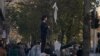 گزارش «دیلی میل» درباره دختر بی حجاب خیابان انقلاب 