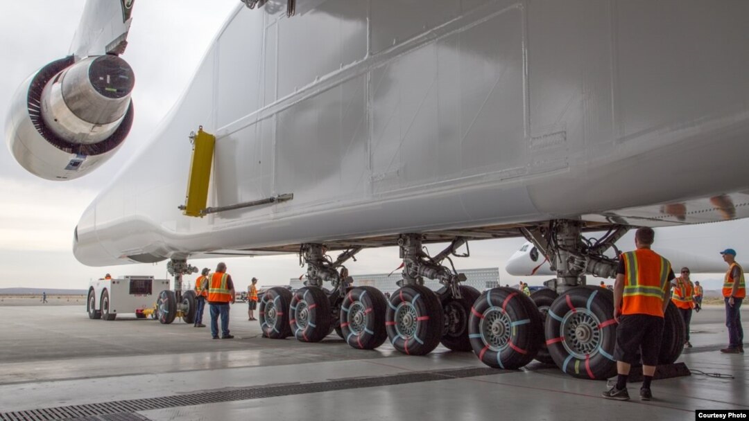 To support its huge size and weight, Stratolaunch has 28 wheels. (Stratolaunch Systems)
