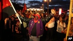 Supporters of opposition presidential candidate Salvador Nasralla protest outside the U.S. Embassy in Tegucigalpa, Honduras, Friday Dec.15, 2017. (AP Photo/Fernando Antonio)