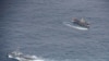 Barcos ecuatorianos rodean a un pesquero después de detectar embarcaciones chinas cerca de las islas Galápagos el 7 de agosto de 2020.