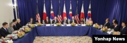 21일 뉴욕 롯데 팰리스 호텔에서 열린 미한일 정상 업무오찬 겸 회담에 도널드 트럼프 미국 대통령과 문재인 한국 대통령, 아베 신조 일본 총리가 참석했다.