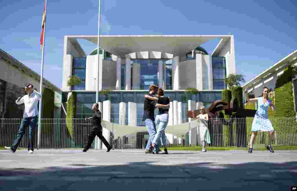 People dance in front of the Chancellery, office of German Chancellor Angela Merkel, in Berlin, on the occasion of the action day 'Save the world cultural heritage Tango Argentino in Germany.'