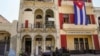 Una patrulla de las fuerzas especiales, agentes conocidos como "boinas negras" vigilan las calles de La Habana, capital de Cuba, el 21 de julio, tras las protestas generalizadas ocurridas recientemente en varios puntos de la isla.