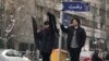 ادامه اعتراض نمادین به حجاب اجباری؛ یک نفر بازداشت شد، چندین نفر پیوستند