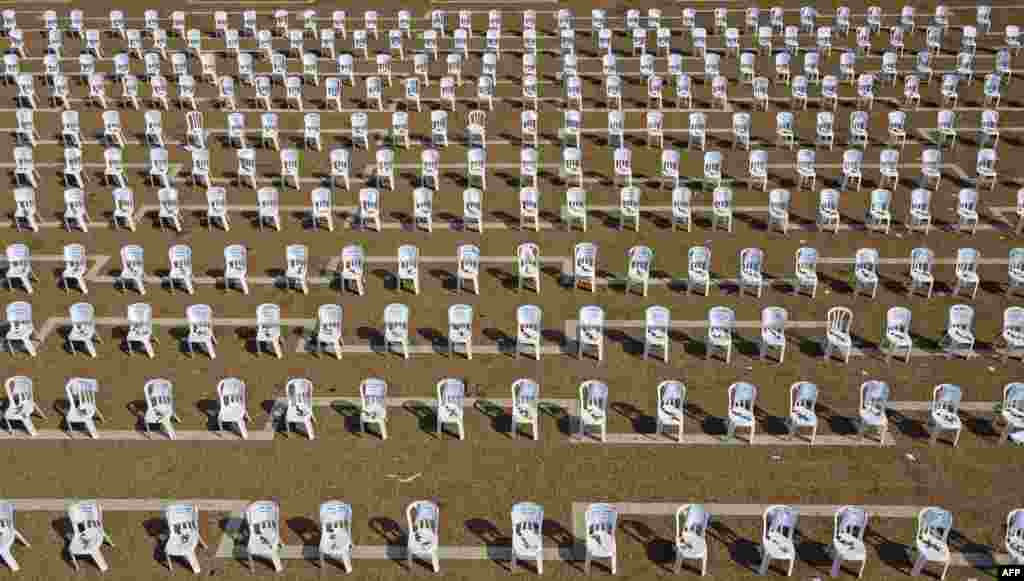 Chairs are installed at Tel Aviv's Rabin Square to symbolize the 1,000 coronavirus deaths in Israel.