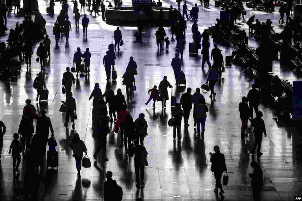People walk through Shenyang Railway Station in China's northeast Liaoning province during the "golden week" holiday.