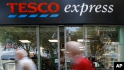 Tesco, salah satu peritel terbesar Inggris meraup keuntungan akibat lonjakan penjualan selama Natal tahun lalu (foto: dok). 