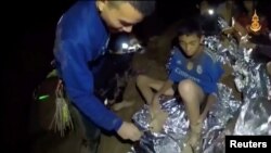Dečaci iz fudbalskog tima igrača mlađih od 16 godina dobili su lekarsku pomoć u pećini.
