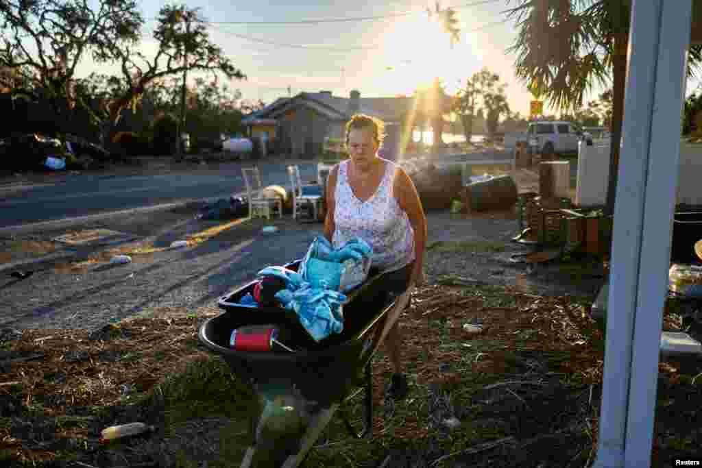 El lunes 30 de septiembre, más de dos millones de personas que habitan en dichos estados se encuentran sin suministro eléctrico. Helene obligó a las principales compañías eléctricas de Estados Unidos a cerrar o reducir la velocidad de las operaciones de las plantas de energía el viernes.