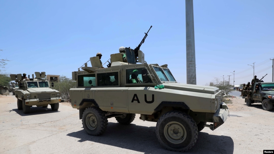 FILE - Walinda Amani wa Umoja wa Afrika (AMISOM) mjini Mogadishu, Somalia. Feb. 28, 2019. 