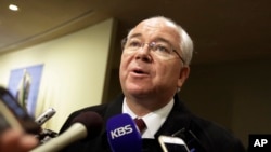Rafael Ramírez, exministro de Petroleo de Venezuela, habla con la prensa en la sede de las Naciones Unidas, en 2016.