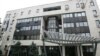 Педесетина училишта во Скопје и Куманово денеска добија електронски пораки со закана за поставени експлозивни направи во објектот, а надлежните сметаат дека станува збор за хибридни напади