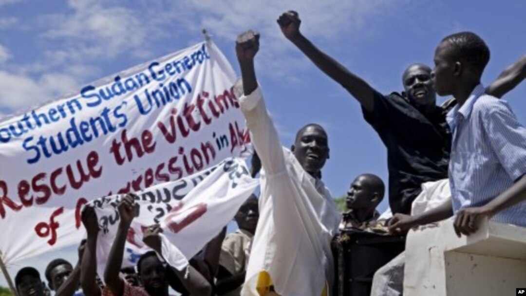 Hundreds of southern Sudanese take part in a demonstration against northern Sudan's military incursion into the border town of Abyei in the southern capital of Juba, Sudan, May 23, 2011