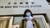 本身是大律師的12港人關注組成員鄒幸彤表示，8名3月22日在深圳刑滿遣返香港的港人家屬，對警方的交接安排感到非常失望，批評警方拒絕讓律師及家屬會見被遣返港人 (攝影：湯惠芸) 
