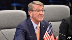 Según afirmó el secretario de Defensa de Estados Unidos, Ash Carter, las tropas ayudarán a los combatientes curdos y árabes a recuperar Raqqa, feudo de ISIS en el país.