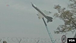 La instalación para el sistema de misiles de defensa en tierra se encuentra en una antigua base aérea cerca de la aldea Deveselu, a 180 kilómetros al este de Bucarest, la capital de Rumania.