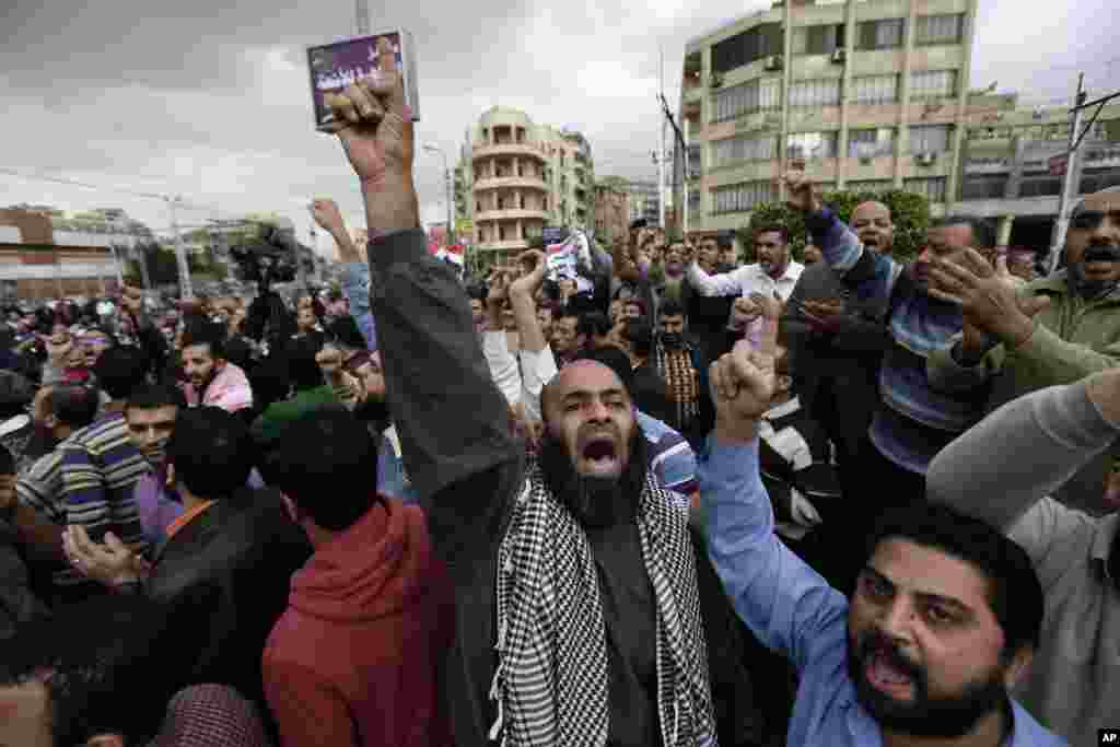 A supporter of Egyptian President Mohammed Morsi chants slogans during clashes with opponents, not pictured, outside the presidential palace, in Cairo, Egypt, Dec. 5, 2012.