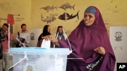 A woman casts her vote in the presidential election in Hargeisa, in the semi-autonomous region of Somaliland, Nov. 13, 2017.