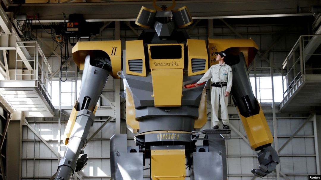 Sakakibara Kikai's engineer Go Sakakibara poses with the bipedal robot Mononofu during its demonstration at its factory in Shinto Village, Gunma Prefecture, Japan, April 12, 2018. (REUTERS/Kim Kyung-Hoon)