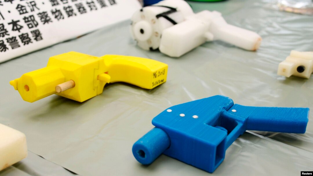 3D打印的技術一直以來被應用於實物三維模型的仿製上﹐圖為手槍模型的仿製。
