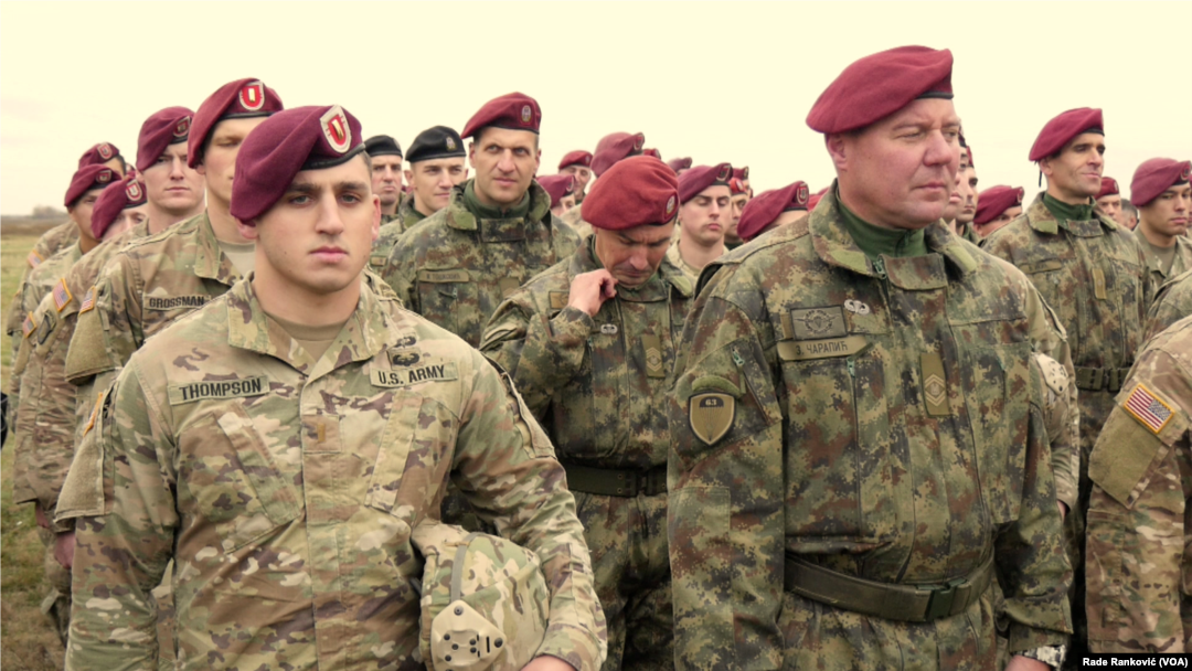 Vojska Srbije i Nacionalna garda Ohaja na jednoj od zajedničkih padobranskih vežbi u Srbiji - arhivska fotografija (Foto: Glas Amerike)