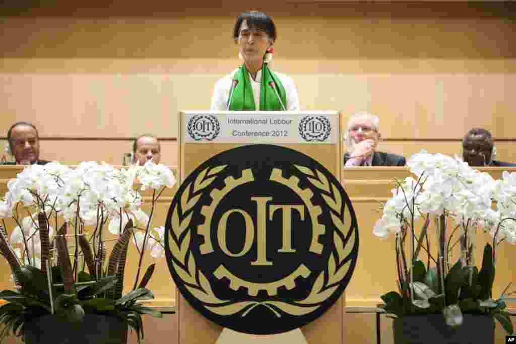 Bà Aung San Suu Kyi đọc diễn văn trong ngày cuối của khóa họp của Tổ chức Lao động Quốc tế tại Geneve, ngày 14 tháng 6 năm 2012