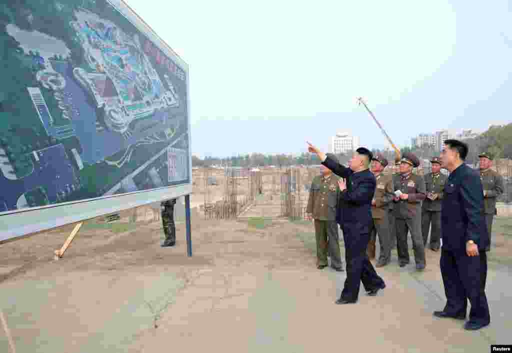 North Korean leader Kim Jong Un visits a construction site of the North Korean army, May 7, 2013. (KCNA)