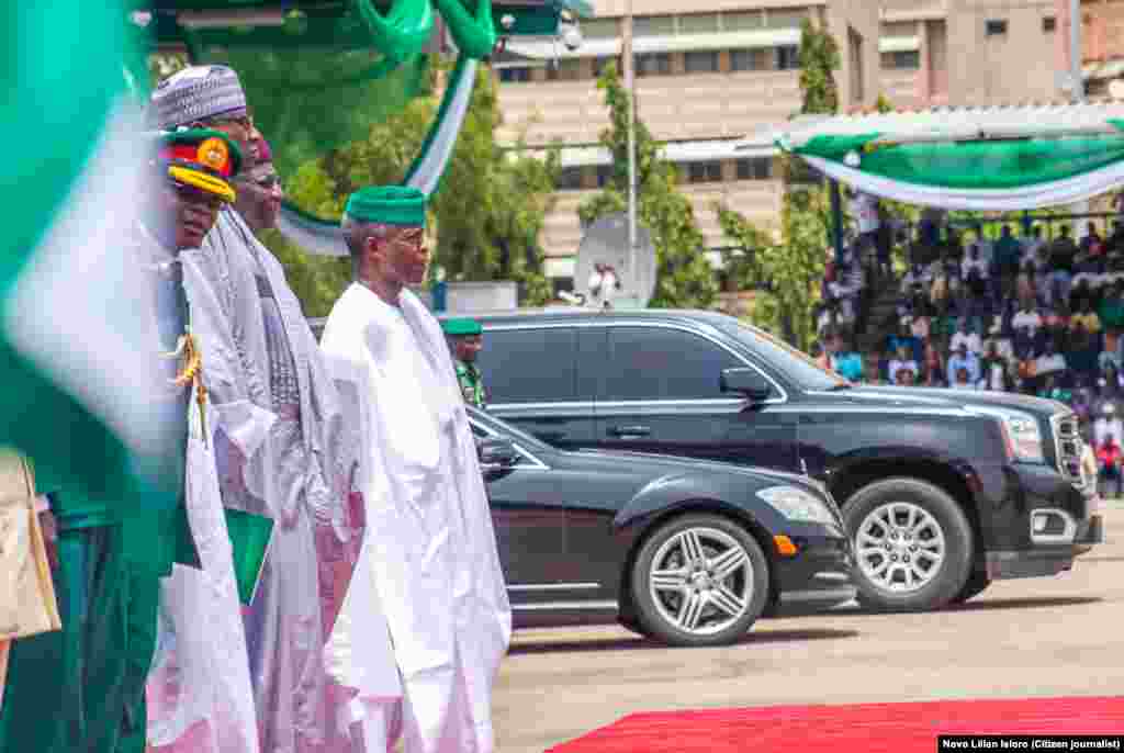 Isowar Shugaban Najeriya Muhammadu Buhari tare Mataimakinsa Yemi Osinbajo a Filin Eagle Square dake Abuja, Ranar Litinin 1 daga Watan Oktoba shekarar 2018.