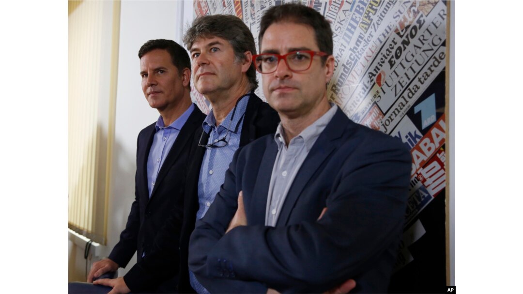 From left, Juan Carlos Cruz, James Hamilton and Jose Andres Murillo meet reporters at the foreign press association in Rome, May 2, 2018. The three whistle-blowers of Chile's sex abuse scandal are urging Pope Francis to transform his apology for having discredited them into concrete action to end what they say is an "epidemic" of sex abuse and cover-up in the Catholic Church.