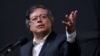 ARCHIVO - El presidente colombiano Gustavo Petro habla durante un evento con negociadores de paz del gobierno de Colombia y los rebeldes del Ejército de Liberación Nacional (ELN), en Bogotá, el 3 de agosto de 2023.